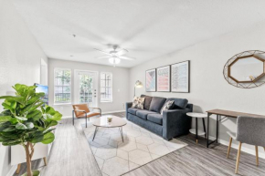 Spacious 2BR King Suites w Pool, Gym, Laundry - Close to Downtown